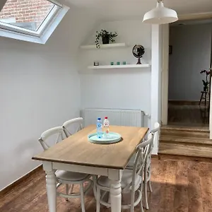 Rustig In Het Met Terras Appartement Kontich