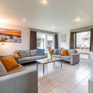De Strandjutter 8 Persons Vakantiehuis